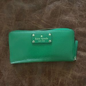 Kate Spade Large Wallet in Green Bean